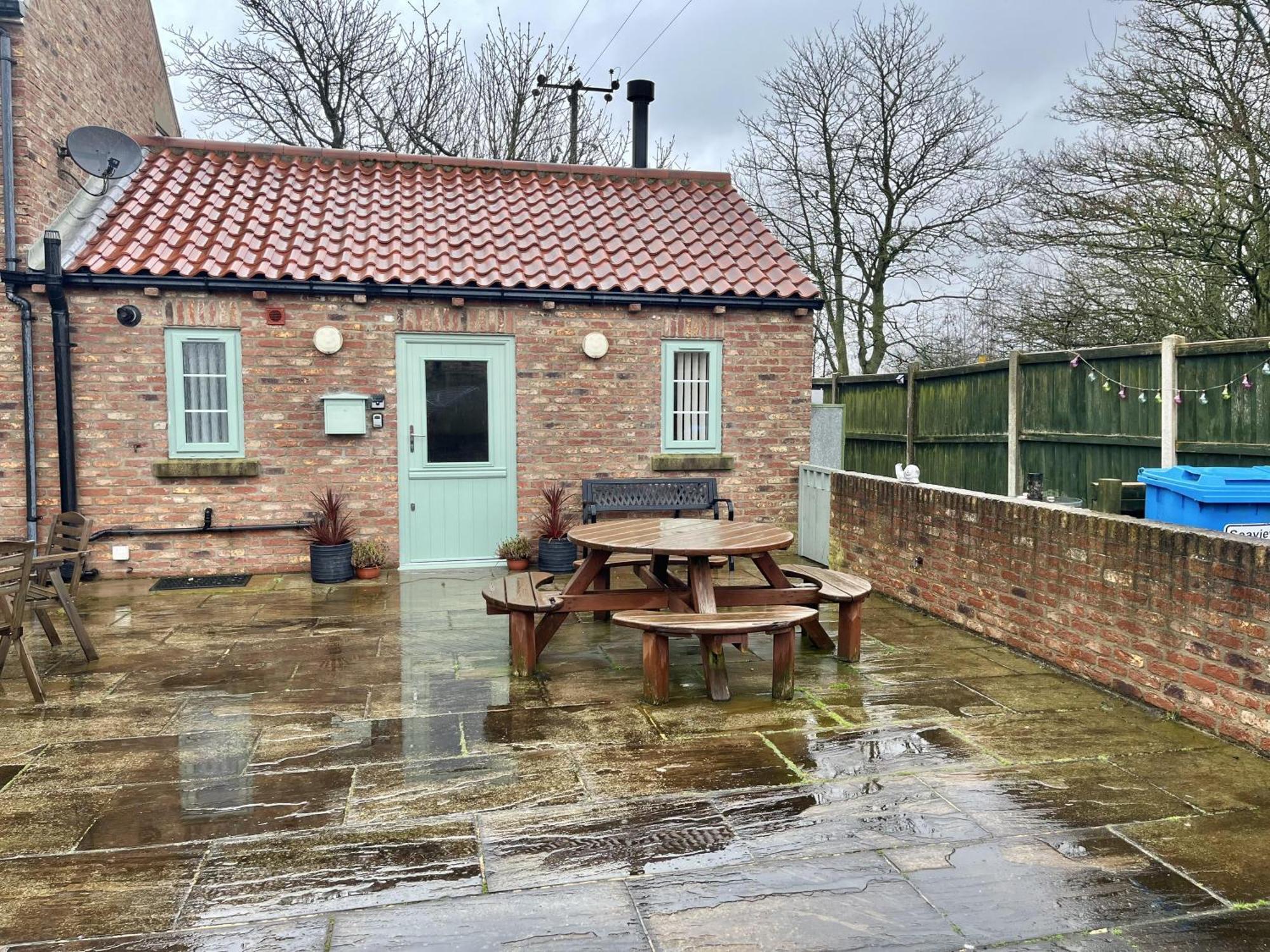 Cosy Village Location - One Bedroom Barn Barmston Eksteriør billede